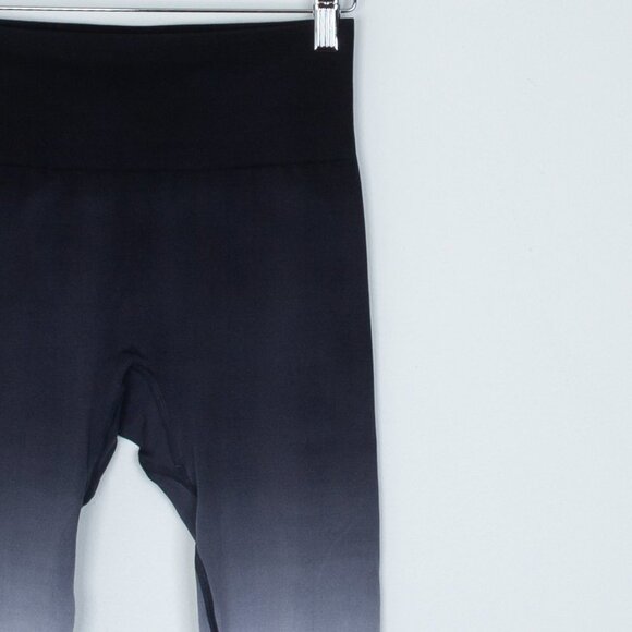 Zyia Black and White Light n Tight Ombre Seamless Performance Leggings Size XS - Picture 4 of 8